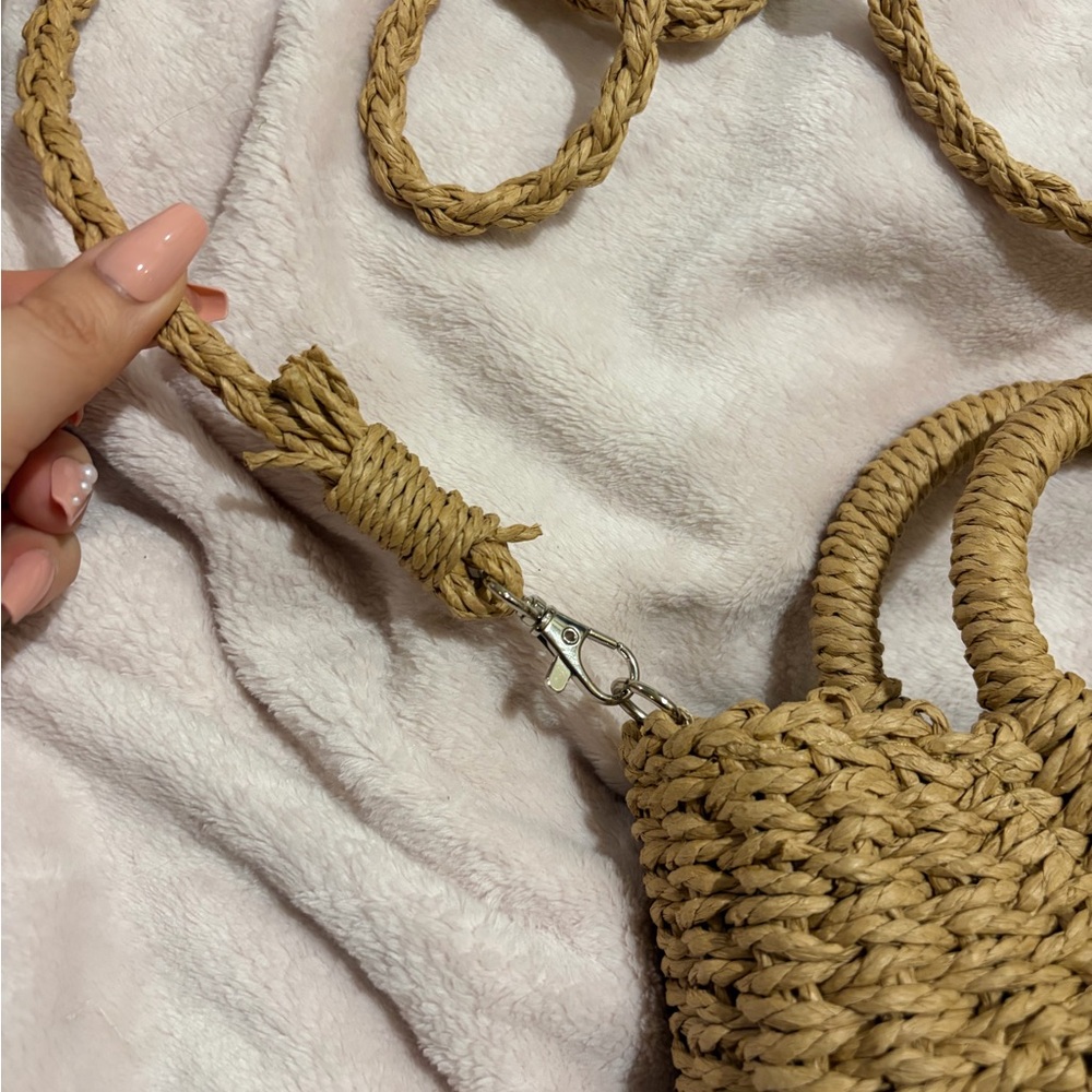 Chic Tan raffia summer Handbag - Picture 2 of 10